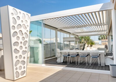seesky bio pérgola bioclimática+seeglass run2 cerramiento deslizante color blanco exterior lgs 1